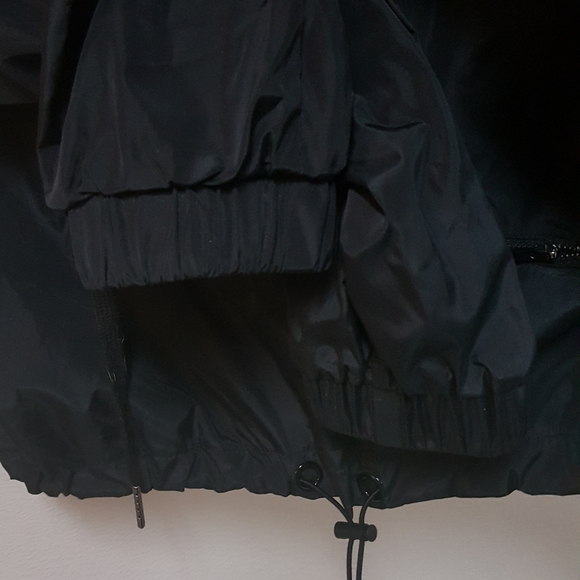 S FASHION NOVA LIGHTWEIGHT BLACK CROPPED WINDBREAKER TOP W MOCK KANGAROO POCKET - Picture 6 of 7